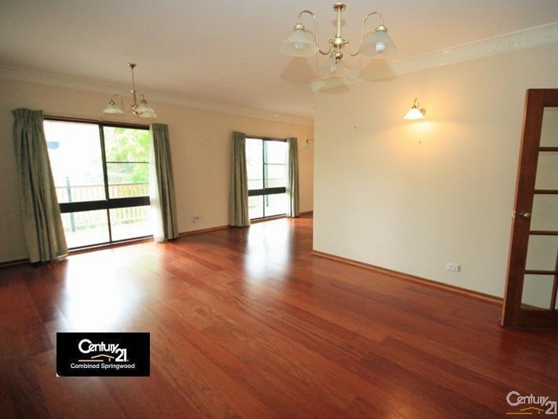 72 Roberts Pde, Hawkesbury Heights NSW 2777