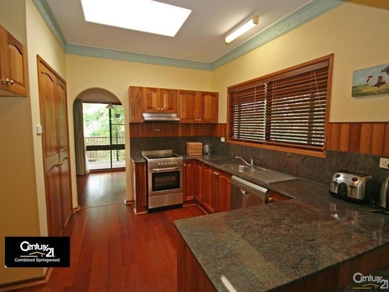 72 Roberts Pde, Hawkesbury Heights NSW 2777