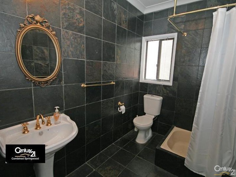 72 Roberts Pde, Hawkesbury Heights NSW 2777