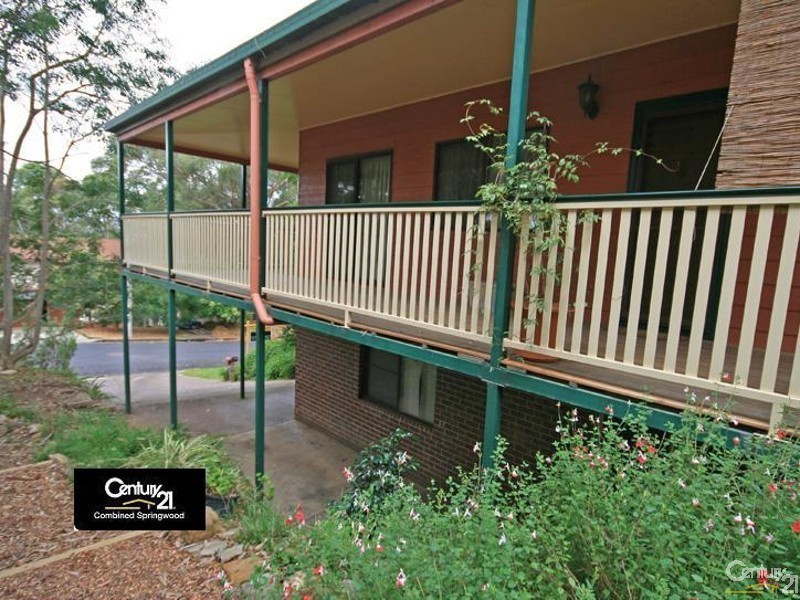 72 Roberts Pde, Hawkesbury Heights NSW 2777