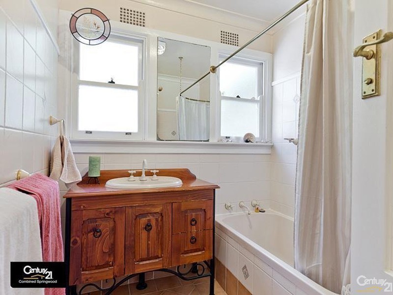 11 Farm Road, Springwood NSW 2777