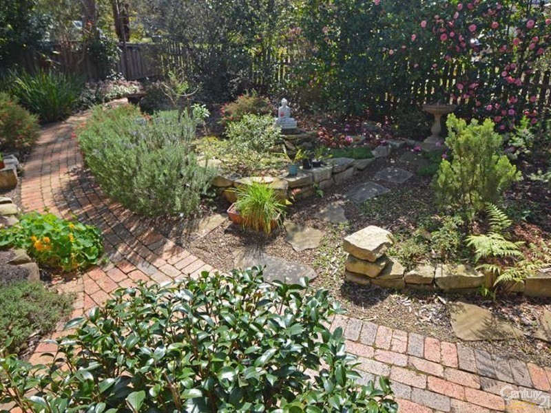 11 Farm Road, Springwood NSW 2777