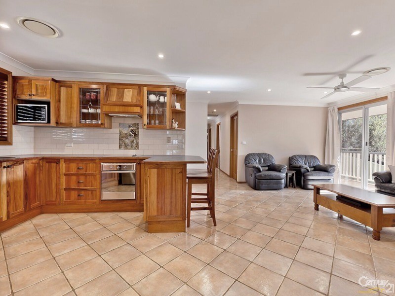 64 Roberts Parade, Hawkesbury Heights NSW 2777