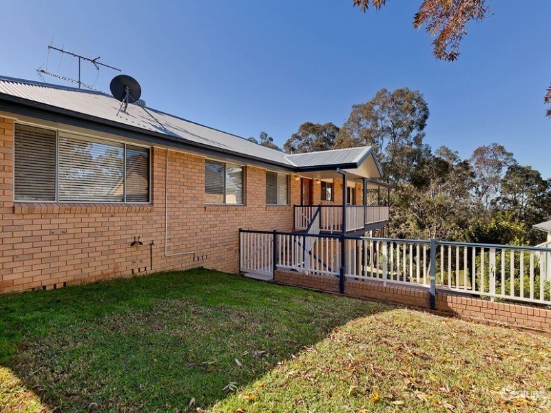 64 Roberts Parade, Hawkesbury Heights NSW 2777
