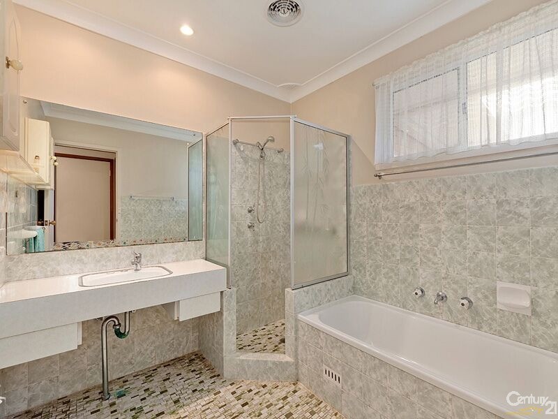 7 Fairway Ave, Springwood NSW 2777