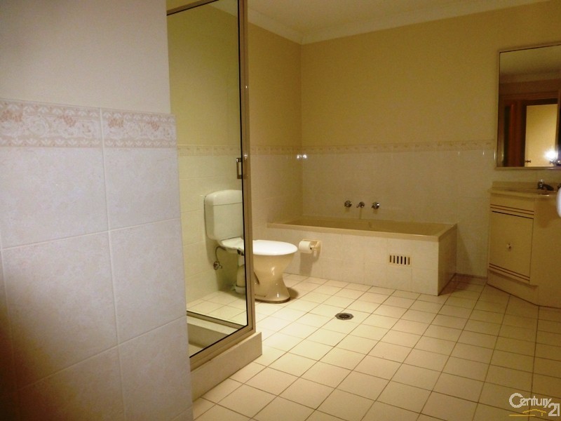 1/9a Bland Rd, Springwood NSW 2777