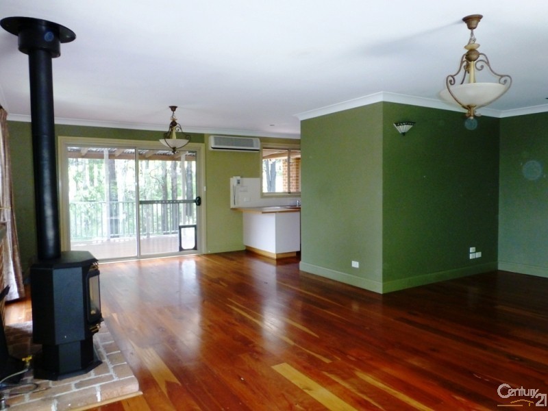 7 Sunny Ridge Rd, Winmalee NSW 2777