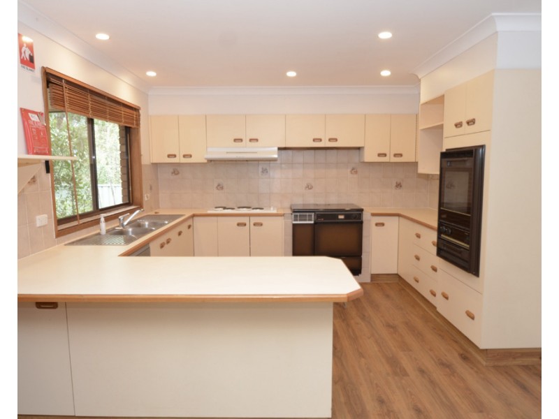 43 Thomson Ave, Springwood NSW 2777