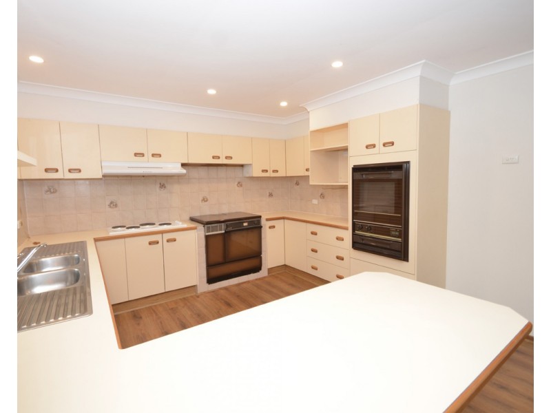 43 Thomson Ave, Springwood NSW 2777