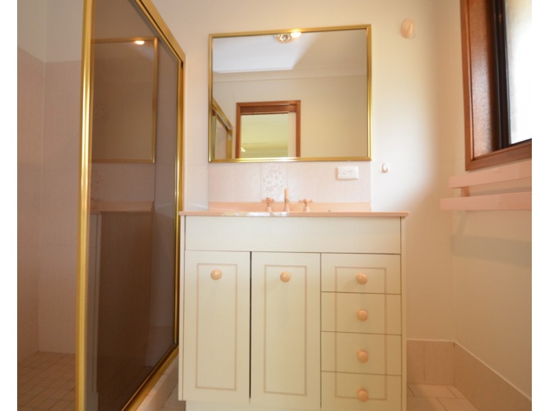 43 Thomson Ave, Springwood NSW 2777