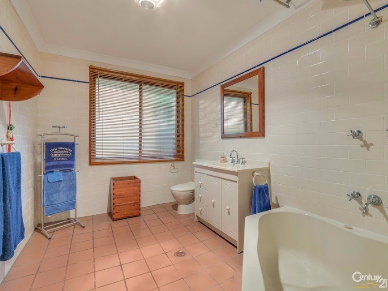 37 Bee Farm Rd, Springwood NSW 2777