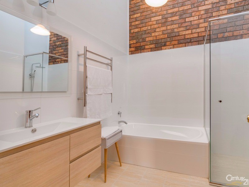 6/2 Valley Road, Springwood NSW 2777