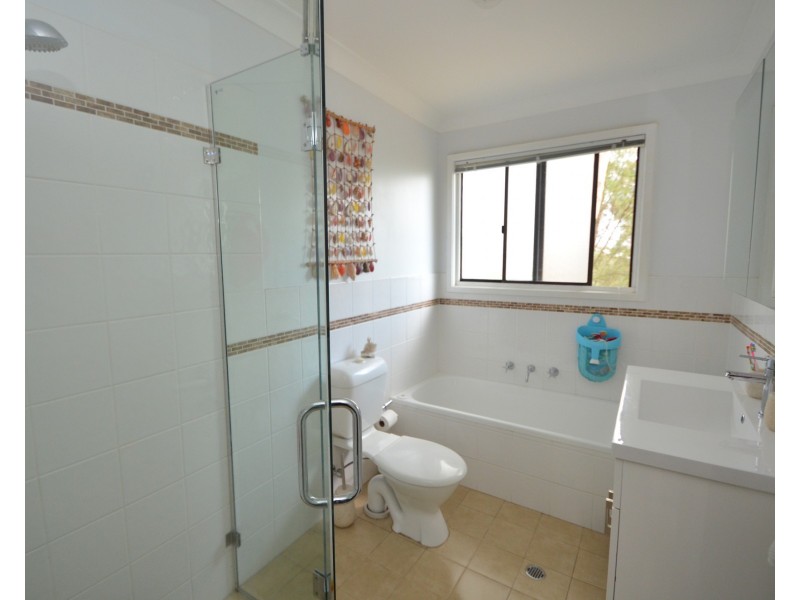 17 Booker Rd, Hawkesbury Heights NSW 2777