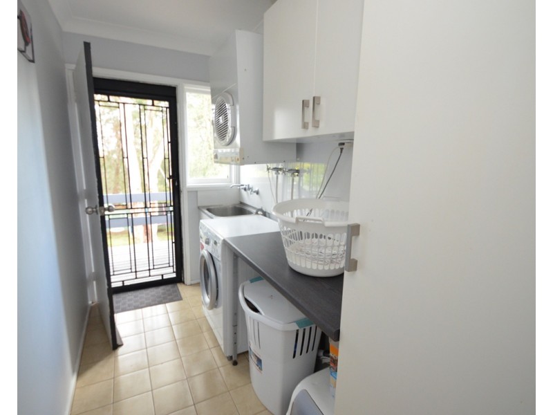 17 Booker Rd, Hawkesbury Heights NSW 2777