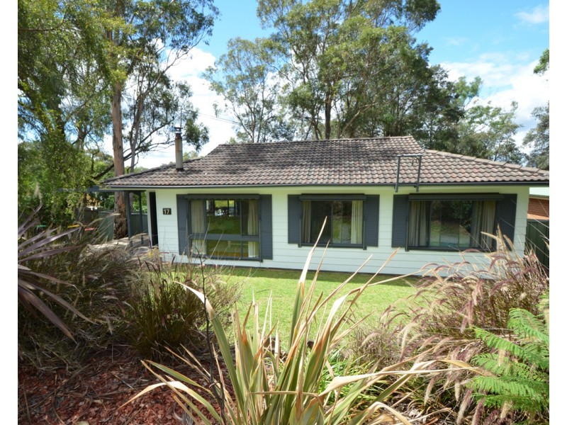 17 Booker Rd, Hawkesbury Heights NSW 2777
