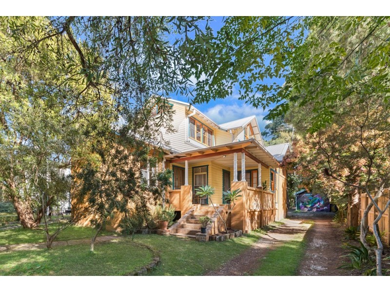 16 Moorecourt Ave, Springwood NSW 2777