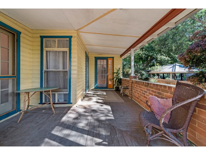 16 Moorecourt Ave, Springwood NSW 2777