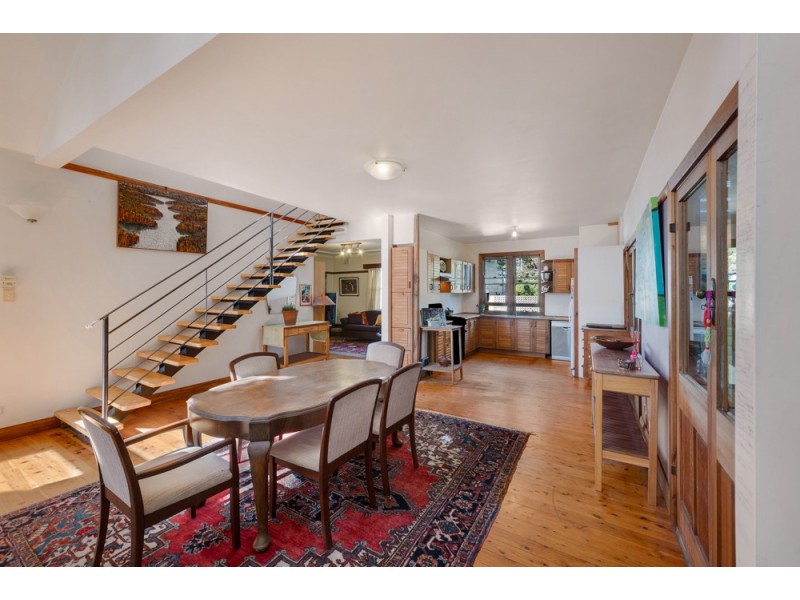 16 Moorecourt Ave, Springwood NSW 2777