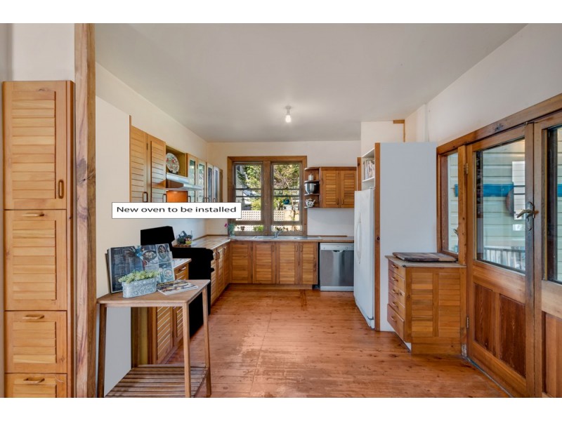 16 Moorecourt Ave, Springwood NSW 2777