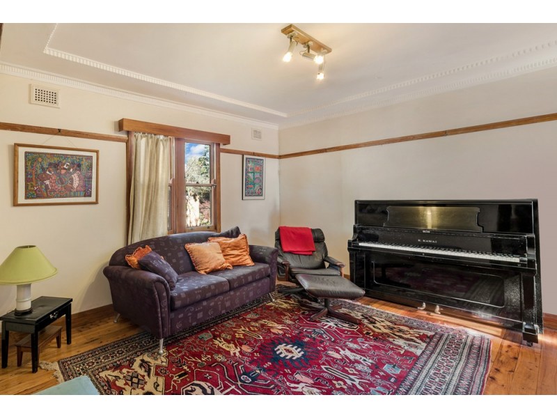 16 Moorecourt Ave, Springwood NSW 2777