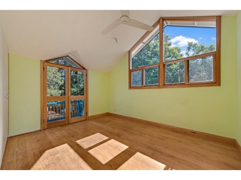 16 Moorecourt Ave, Springwood NSW 2777