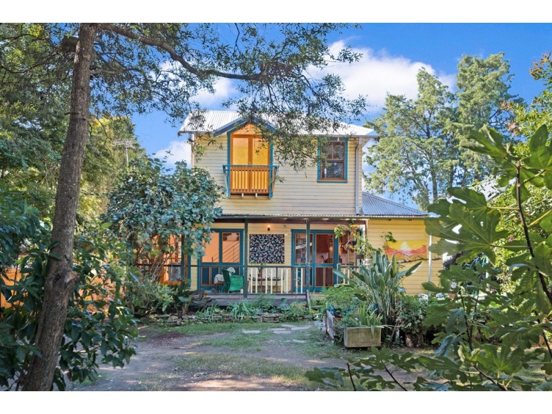 16 Moorecourt Ave, Springwood NSW 2777