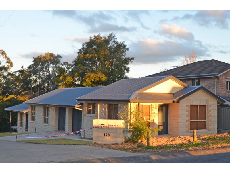 2/128 BUrns Rd, Springwood NSW 2777