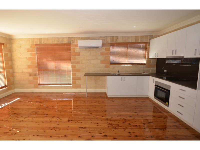 2/128 BUrns Rd, Springwood NSW 2777