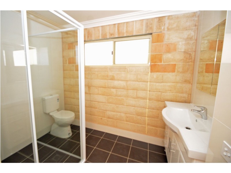 2/128 BUrns Rd, Springwood NSW 2777