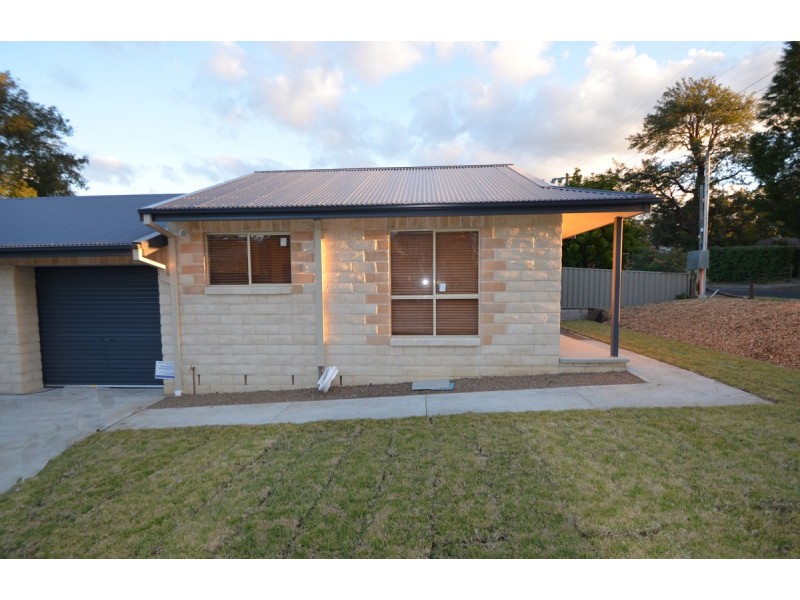 2/128 BUrns Rd, Springwood NSW 2777