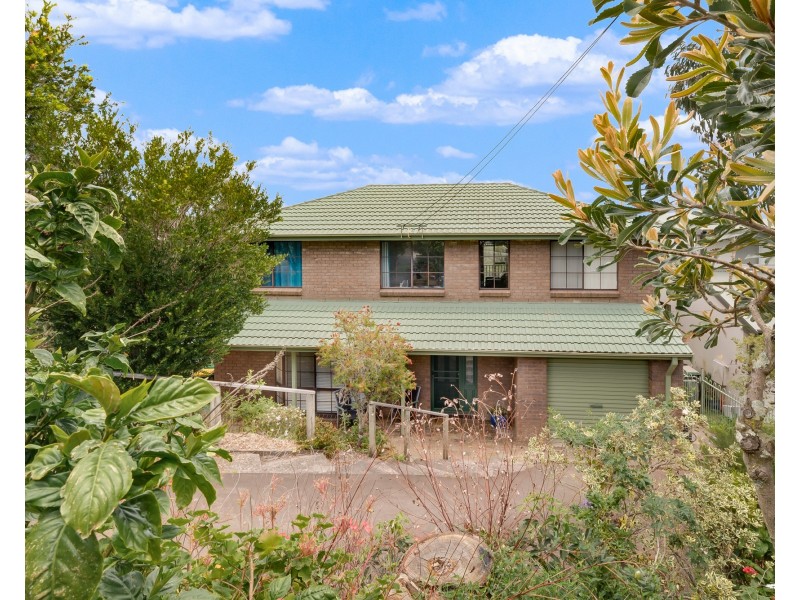 22 Fairways Crescent, Springwood NSW 2777