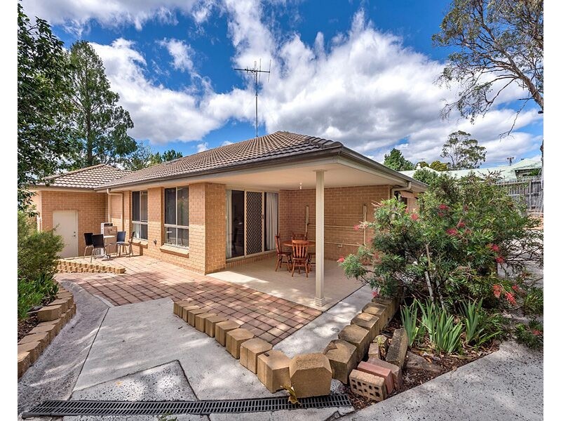 8 Springwood Ave, Springwood NSW 2777