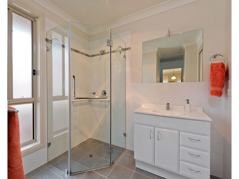 8 Springwood Ave, Springwood NSW 2777