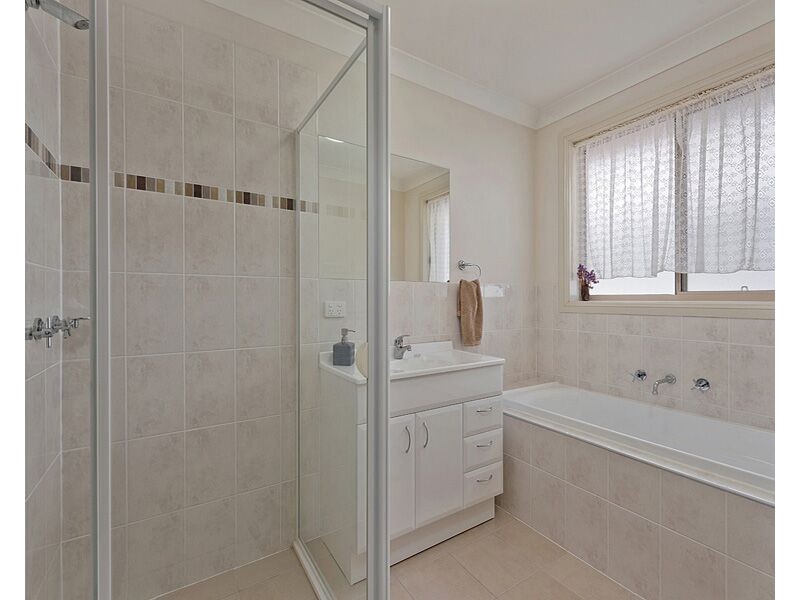 8 Springwood Ave, Springwood NSW 2777