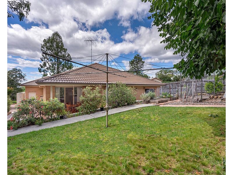 8 Springwood Ave, Springwood NSW 2777