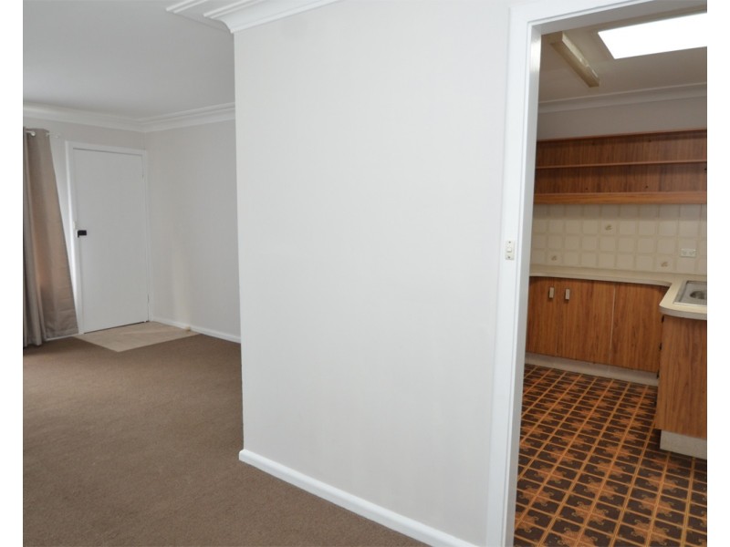 13 Russell Ave, Valley Heights NSW 2777