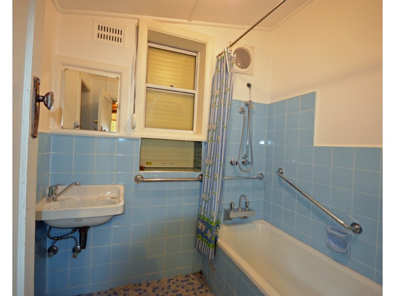 20 Moore Rd, Springwood NSW 2777