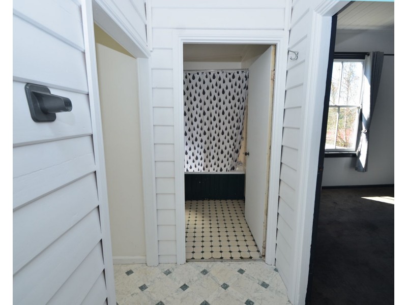 16 Springwood Ave, Springwood NSW 2777