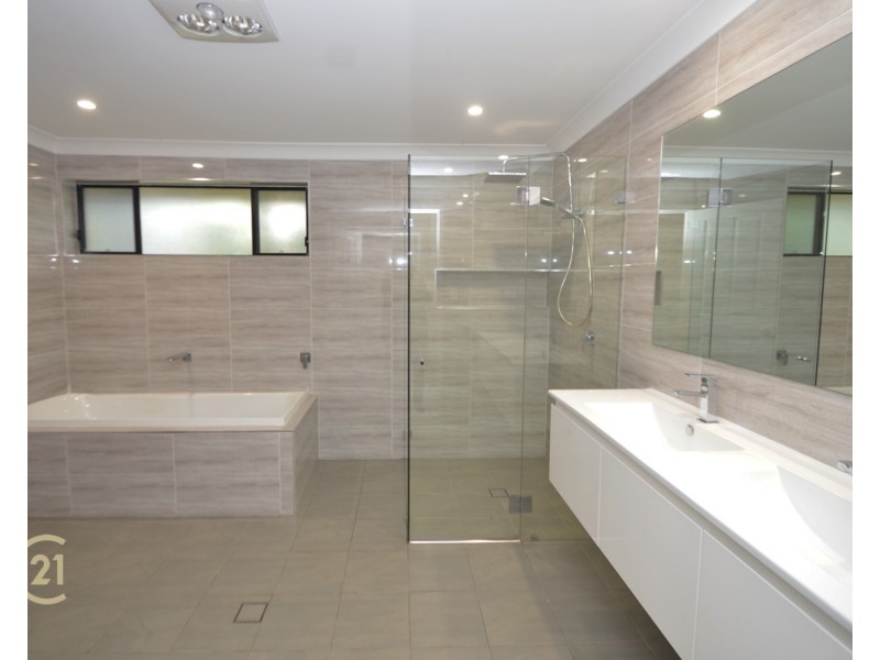 4 Pentlands Dr, Winmalee NSW 2777