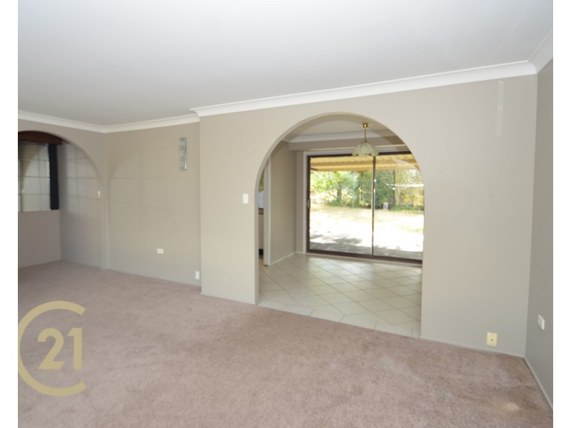 4 Pentlands Dr, Winmalee NSW 2777