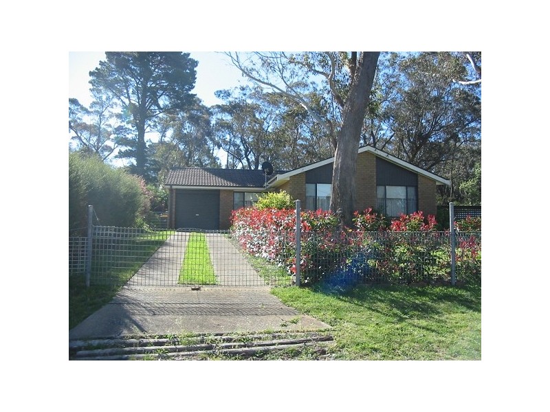 19 Palmer Cres, Blackheath NSW 2785