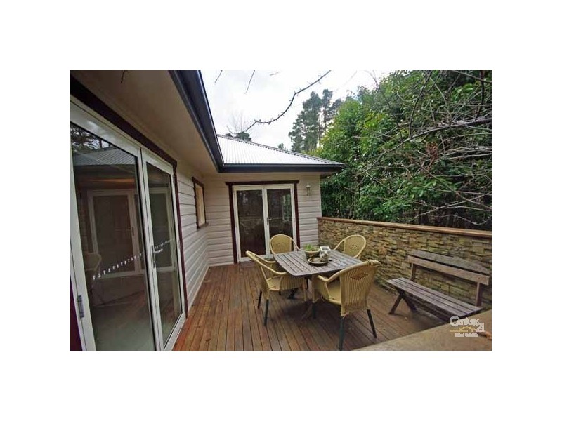 61 Cross St, Blackheath NSW 2785