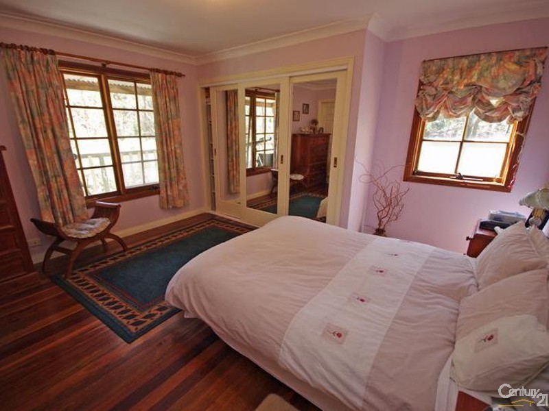 96 Railway Pde, Medlow Bath NSW 2780