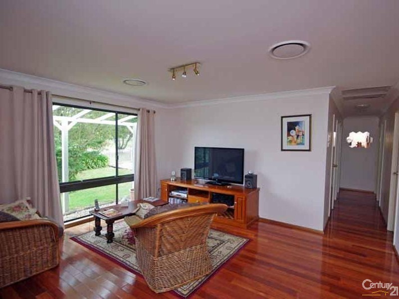 35 Lamartine Ave, Wentworth Falls NSW 2782