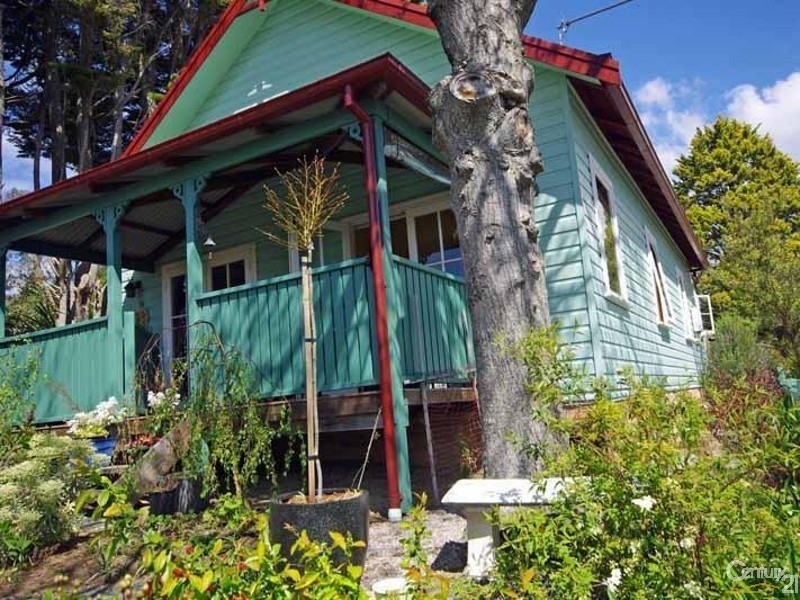 20 Clyde Ave, Blackheath NSW 2785