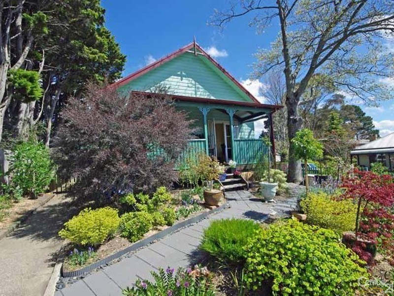 20 Clyde Ave, Blackheath NSW 2785