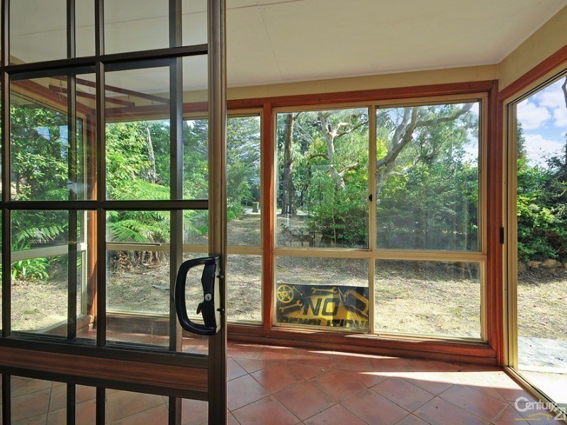 9 Evans Lookout Rd, Blackheath NSW 2785