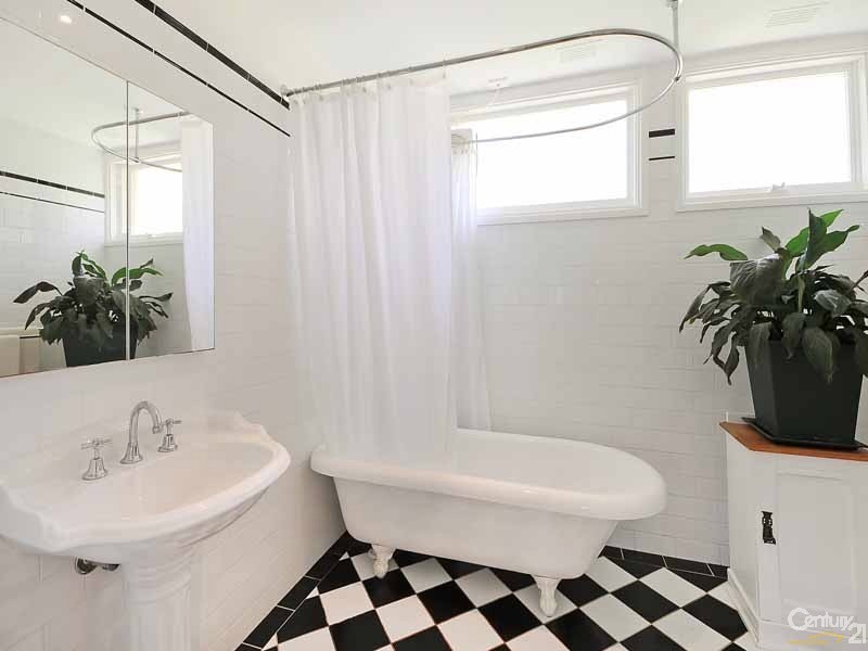 16-18 St Elmo Ave, Blackheath NSW 2785