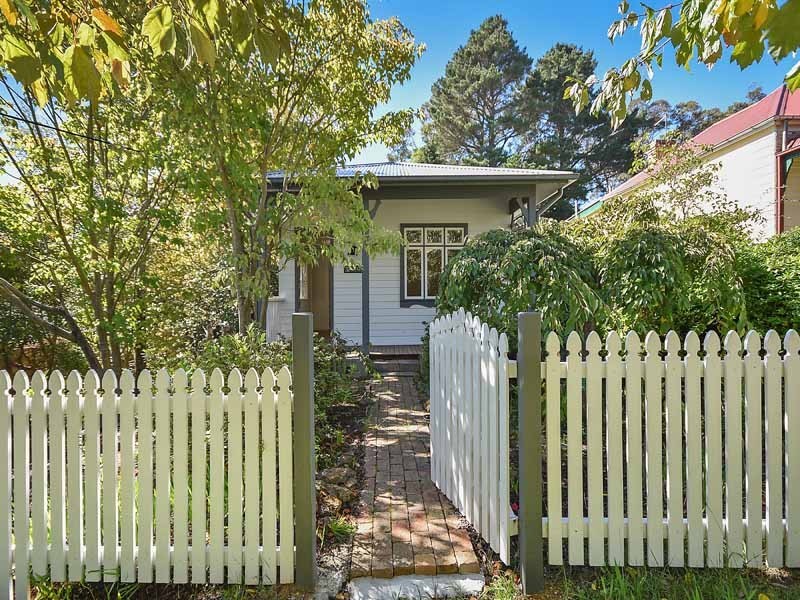 15 Lookout St, Blackheath NSW 2785