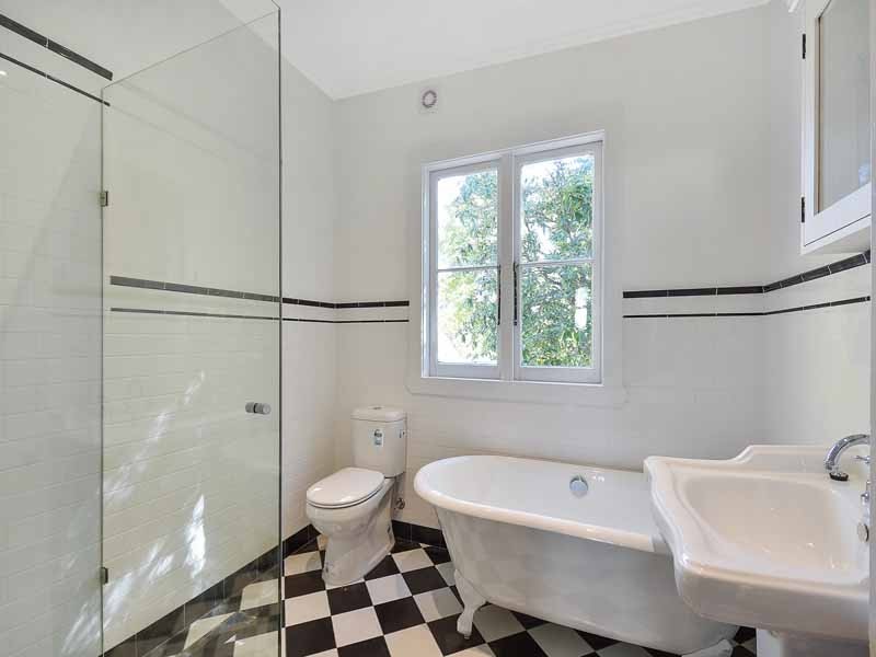 15 Lookout St, Blackheath NSW 2785